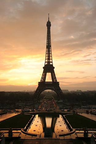 Fichier:Tour eiffel at sunrise from the trocadero.jpg